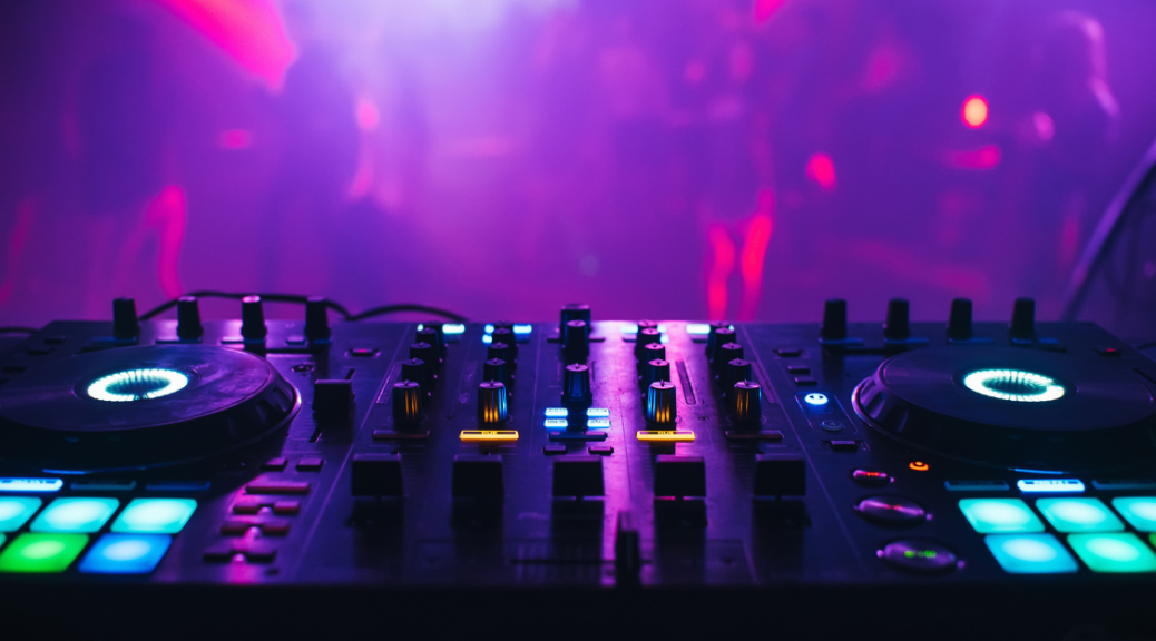 Ontdek de Magie van Duitse Techno Clubs: Het Intrigerende Deurbeleid Ontrafeld