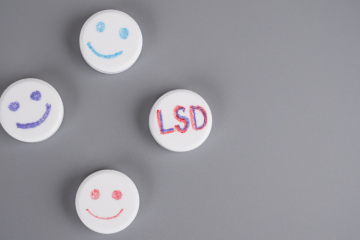 LSD: Een Diepe Duik in de Oorsprong en Productie van een Psychedelische Stof