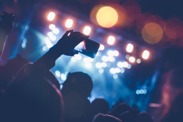 Hoe Voorkom Ik Dat Mijn Mobiel Wordt Gestolen op een Festival?