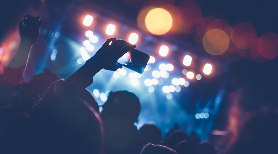 Hoe Voorkom Ik Dat Mijn Mobiel Wordt Gestolen op een Festival?