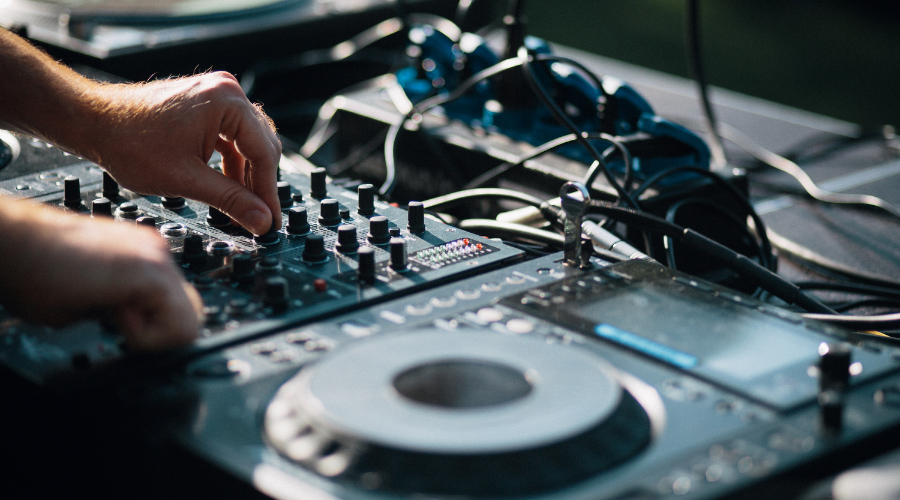 Wanneer Is Iets Hard Techno