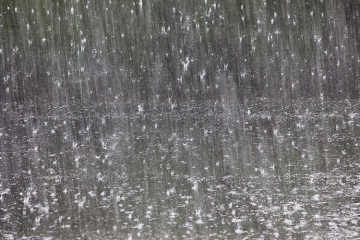 Wat te Doen bij Hevige Regenval op de Festivalcamping