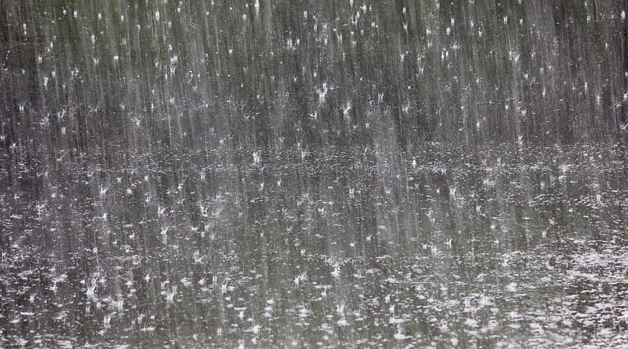 Wat te Doen bij Hevige Regenval op de Festivalcamping