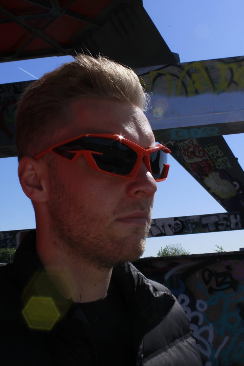 bril rave techno oranje