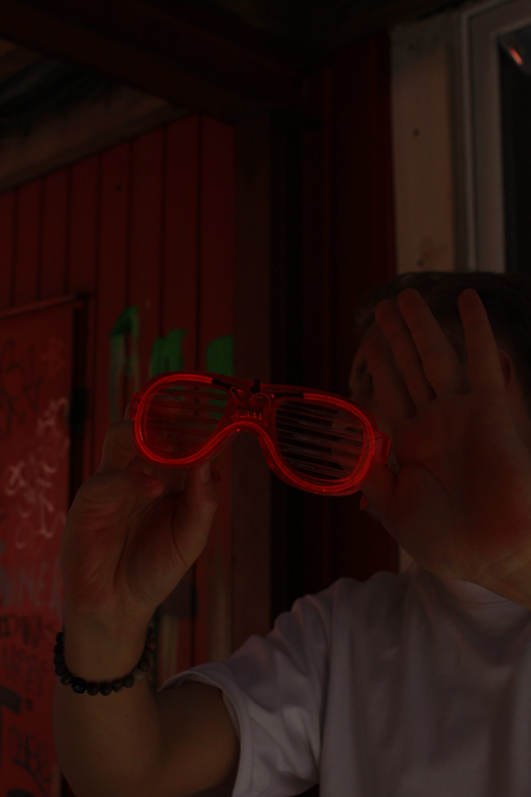 rode-led-bril-scaled-1.jpg