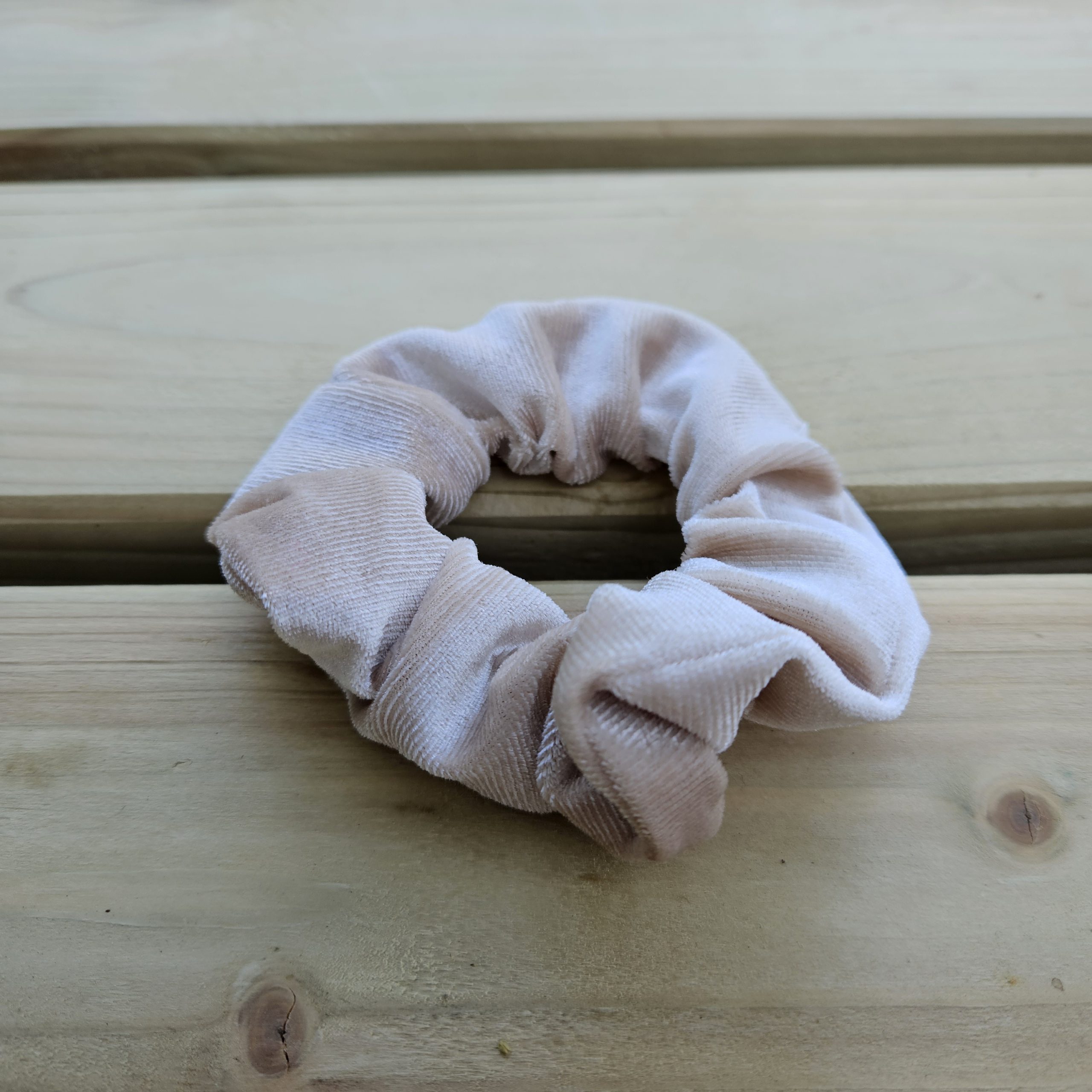 scrunchie-festival-haar-verstoppen-scaled-1.jpg