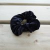 scrunchie-haarbandje-festival-verstopplek-scaled-1.jpg