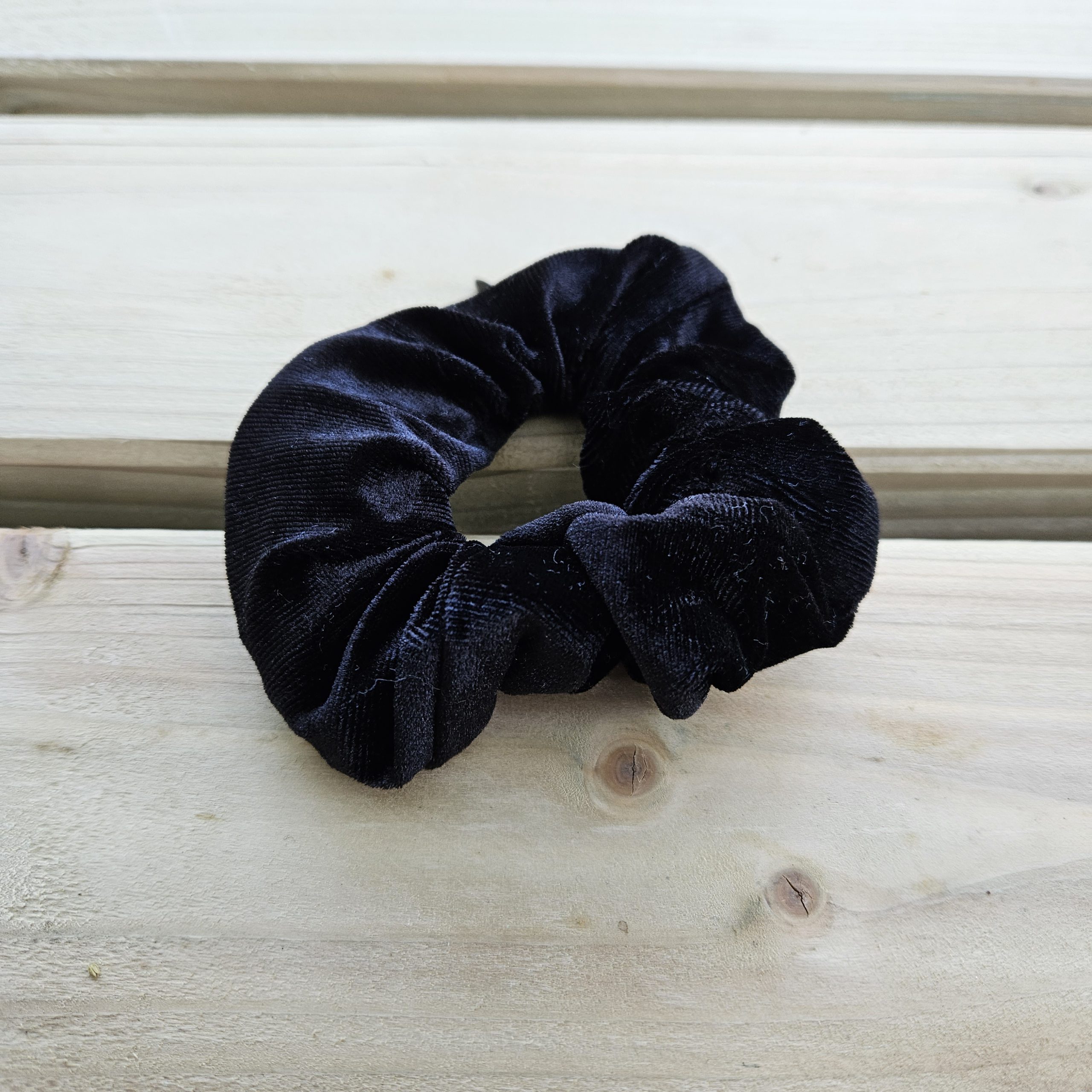 scrunchie-haarbandje-festival-verstopplek-scaled-1.jpg