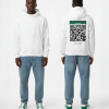 Witte hoodie met groene QR-code banner en eigen tekst op de rug