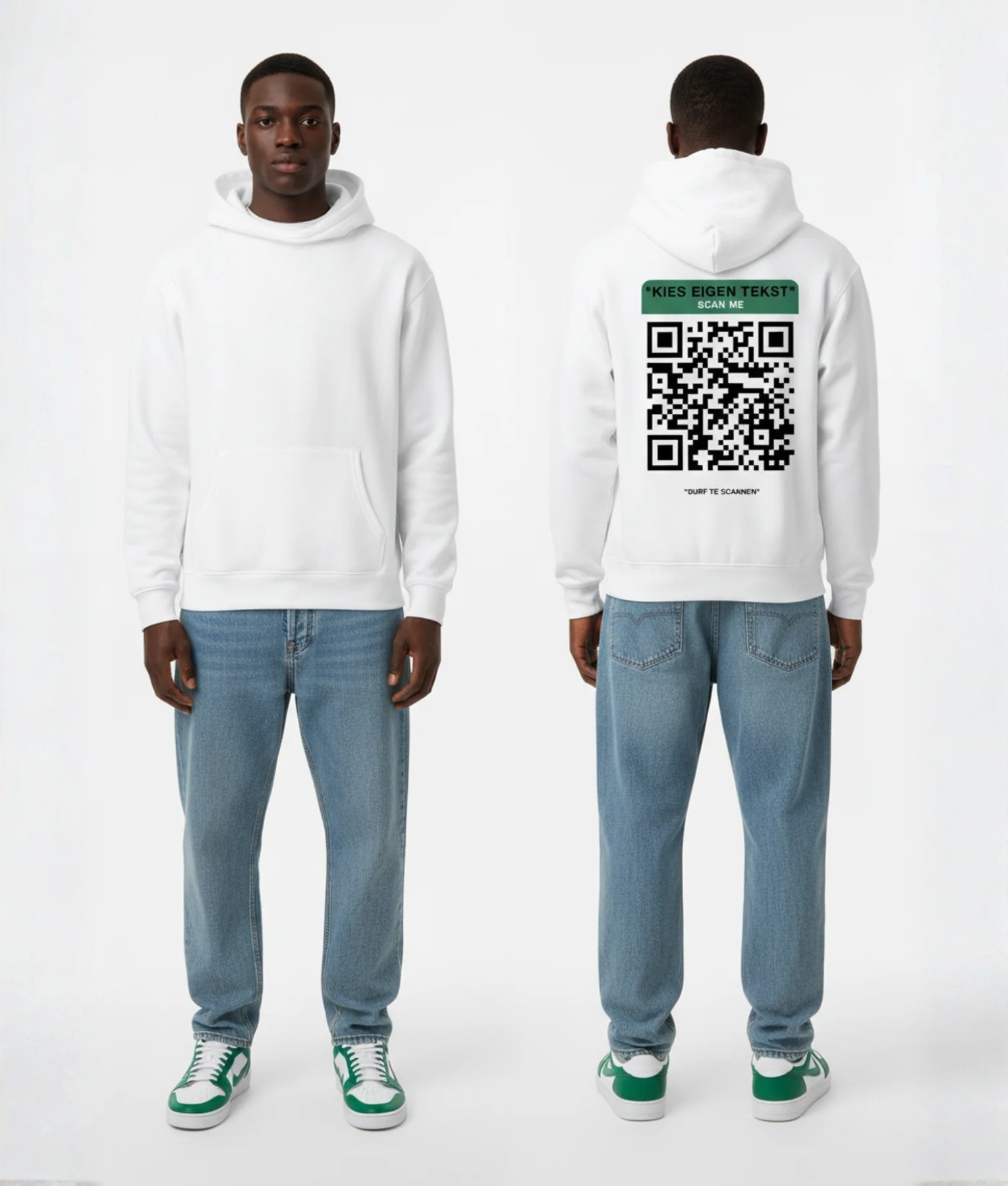 Witte hoodie met groene QR-code banner en eigen tekst op de rug