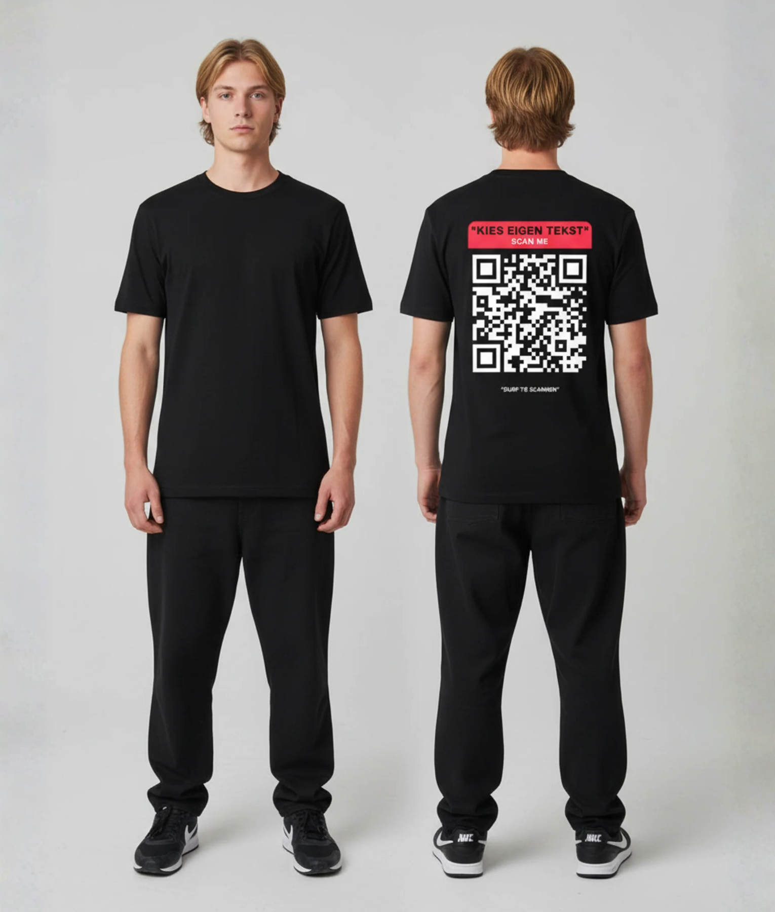 Zwart unisex T-shirt voor- en achteraanzicht gedragen door mannelijk model met rode Kies Eigen Tekst banner en grote zwart-witte QR-code personaliseerbaar op de rug