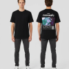 Zwart unisex T-shirt voor- en achteraanzicht gedragen door mannelijk model met ravesafe print en grafische illustratie op de rug