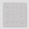 Lichtgrijze bandana met witte paisley print, plat gevouwen