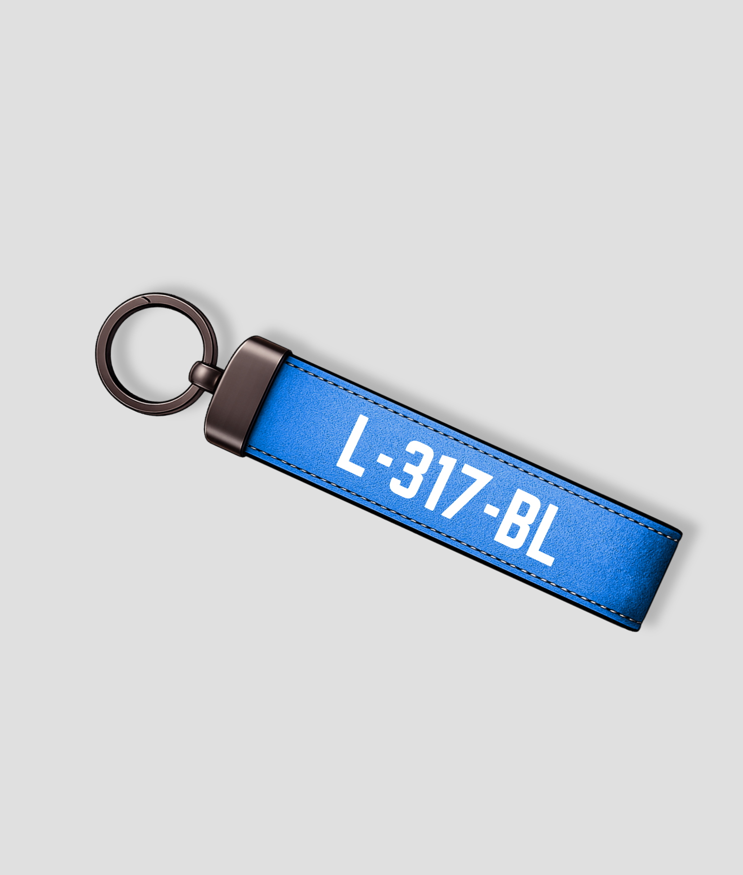 Blauwe suède sleutelhanger met gepersonaliseerde tekst en metalen ring