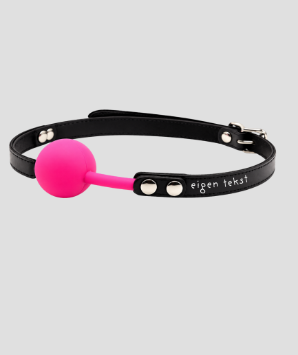 Freaky gag roze, ball gag met roze balletje en zwarte riem met eigen tekst