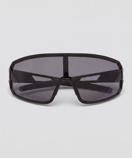 Darkor, bril met zwart montuur en zwart glazen