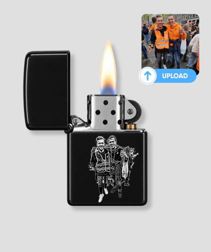 Eigen foto aansteker in zwart, metaal met gravering