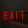 Exit neon lamp, het woord Exit in rood