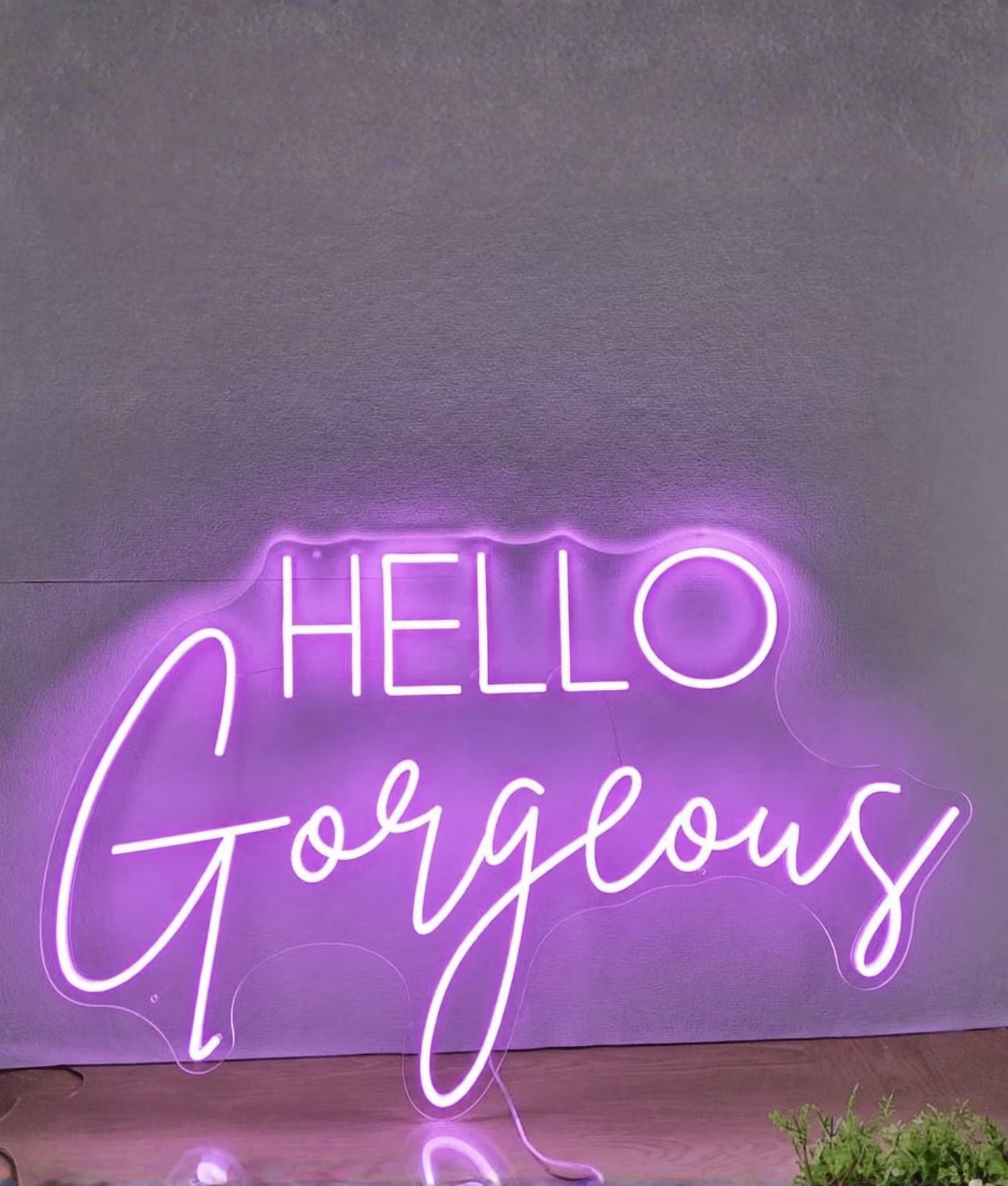Hello Gorgeous neon lamp, de tekst Hello Gorgeous in paars