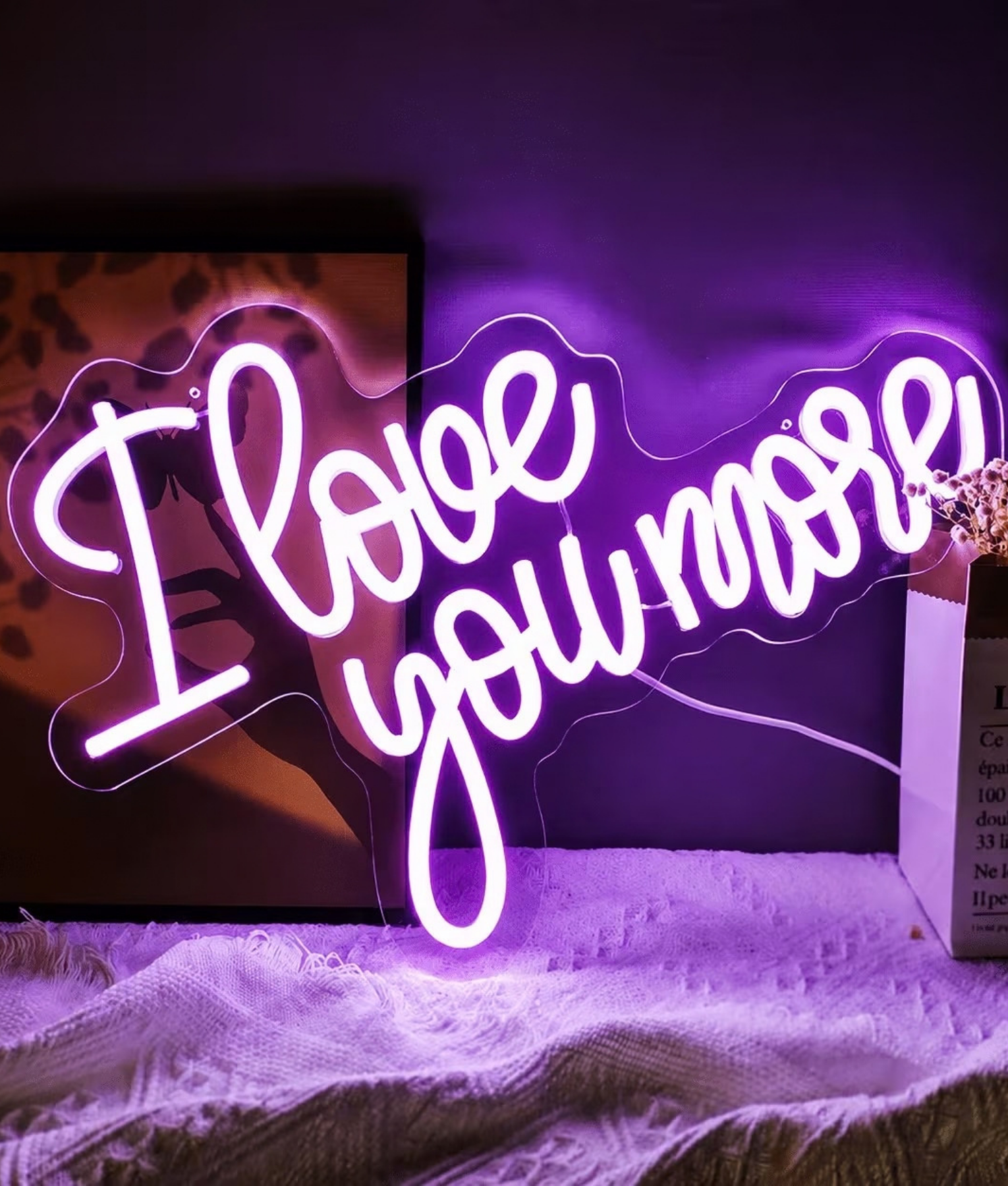 I Love You More paars neon lamp, de tekst I Love You More in paars