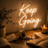 Keep Going warm wit neon lamp, de tekst Keep Going in warm wit