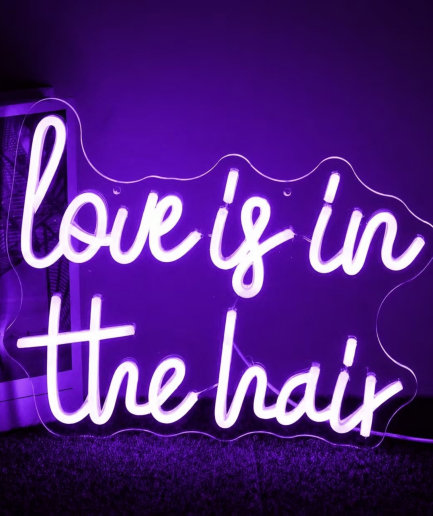 Love Is In The Hair neon lamp, de tekst Love Is In The Hair in paars