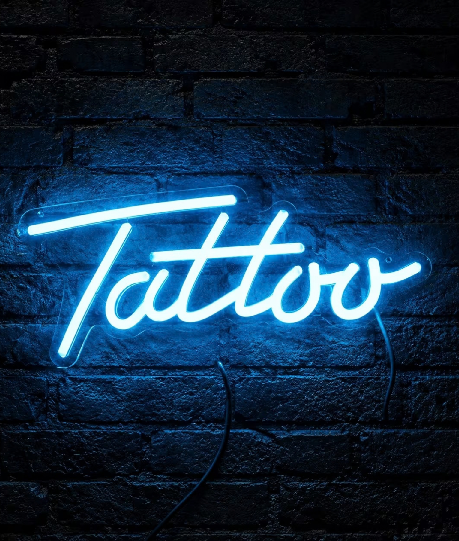 Tattoo blauw neon lamp, het woord Tattoo in blauw