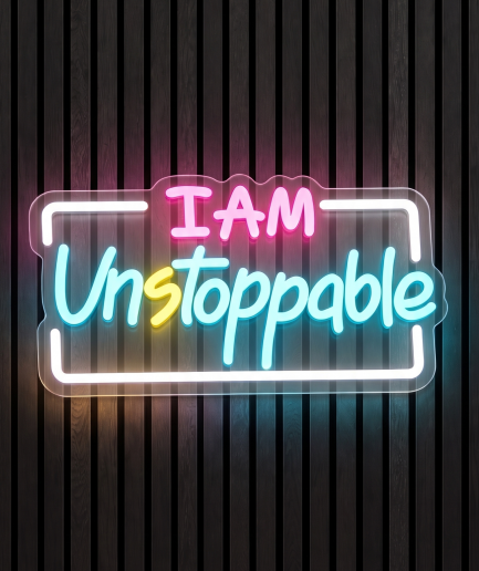 I am unstoppable neon lamp met de tekst I am unstoppable in een kader, met roze en blauw licht