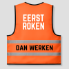 Oranje hesje Eerst roken dan werken, achterkant met de tekst EERST ROKEN / DAN WERKEN