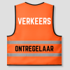 Oranje hesje Verkeersontregelaar, achterkant met de tekst VERKEERS / ONTREGELAAR