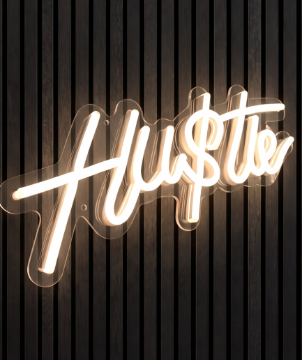 Hustle neon lamp met het woord Hustle in warm wit licht