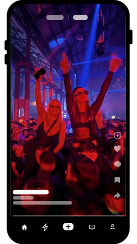 ravers met zonnebrillen in een techno club