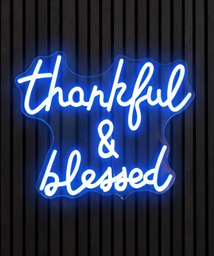 Thankful and blessed neon lamp met de tekst Thankful and blessed in blauw licht