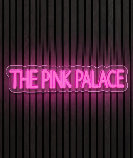 The pink palace neon lamp met de tekst The pink palace in roze licht