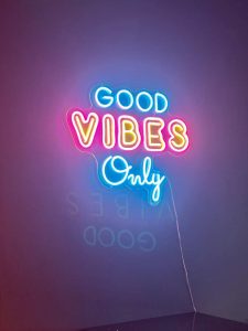 Neon op maat: Good Vibes Only